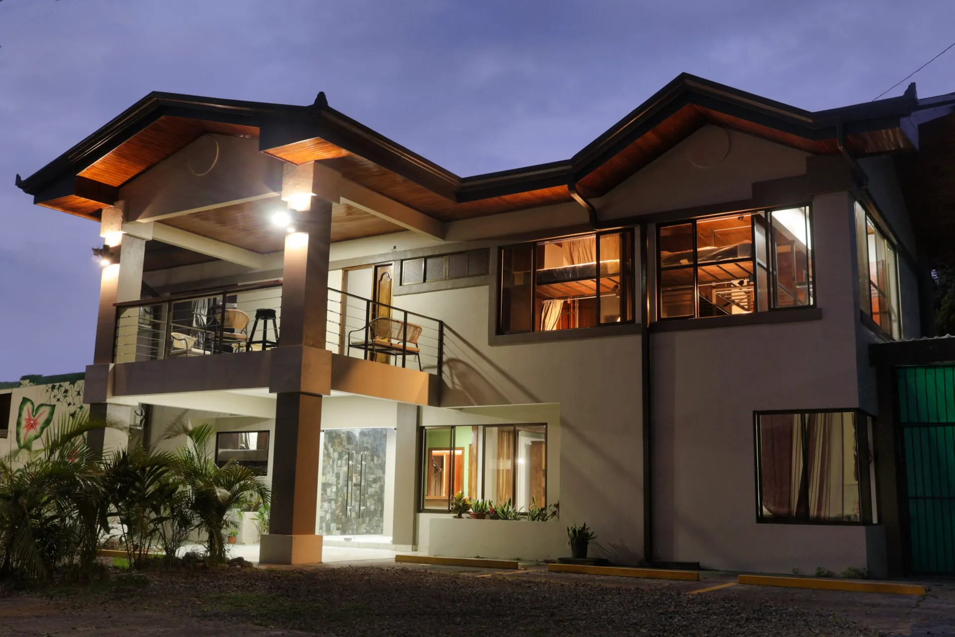 Lignum Vitae Dorm — Volcano View (10 Beds)